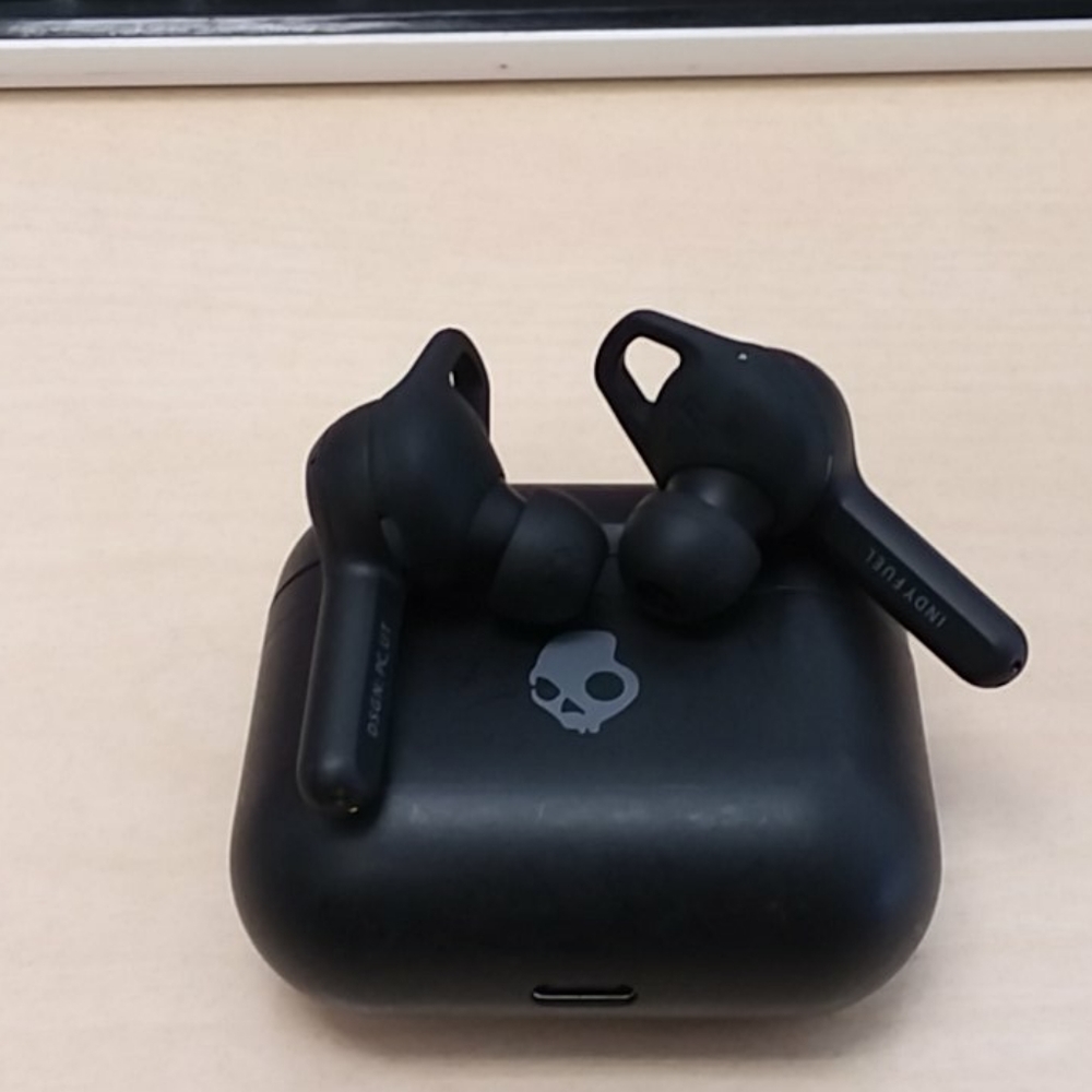 Authentic Skullcandy airbuds - Picture 2 of 3